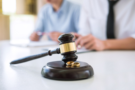 divorcing couple in a law office