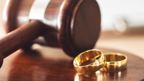 Divorce decree form with ring